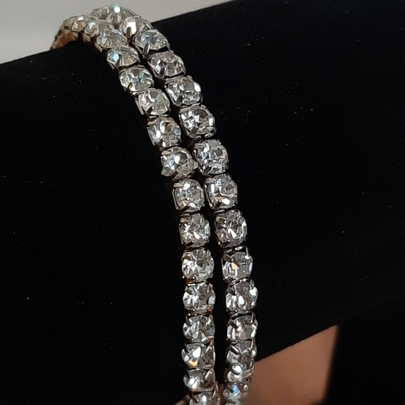 Jewelry - 5/50% off gorgeous set dazzling elastic bracelets